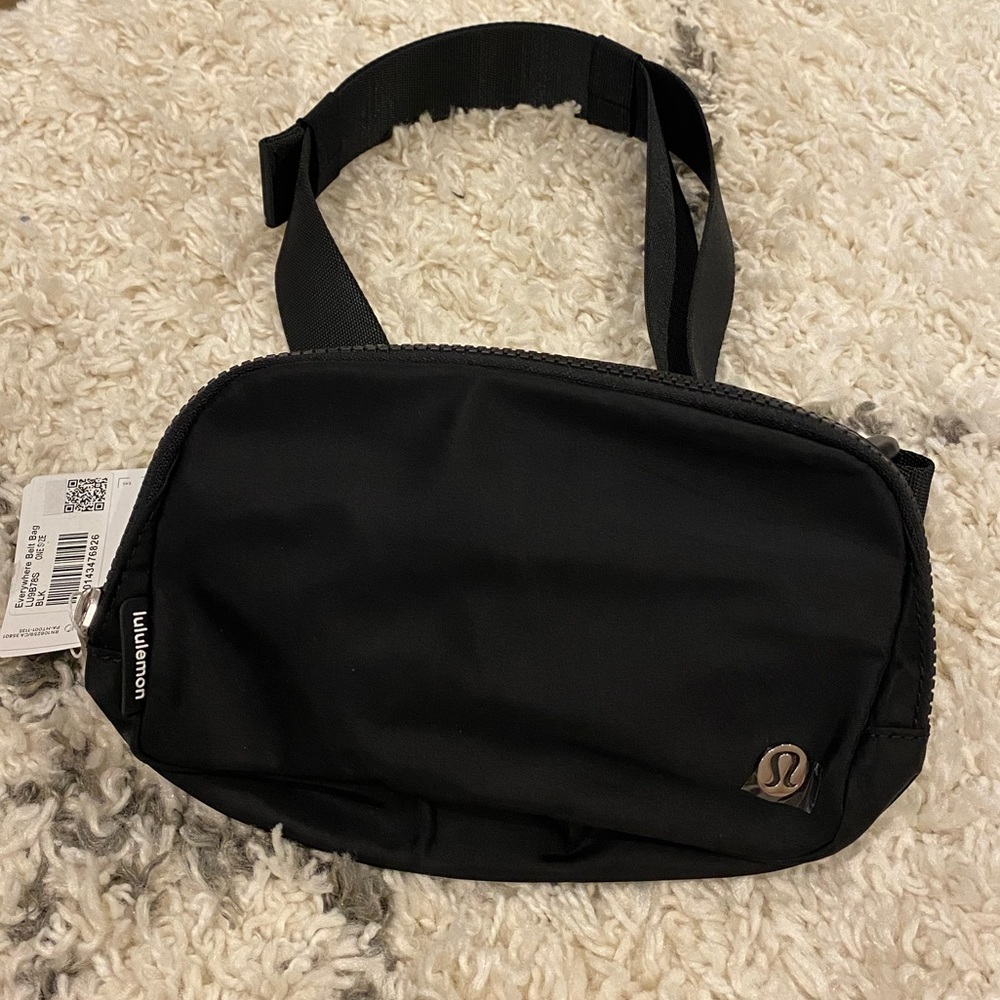 Lululemon NWT black everywhere belt bag